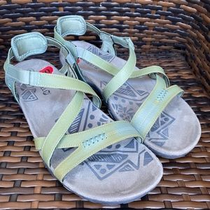 Merrell Sandspur Rose sandals in blue dove size 10